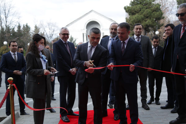 bank-respublika-sekide-muasir-konseptde-yeni-filialini-acdi